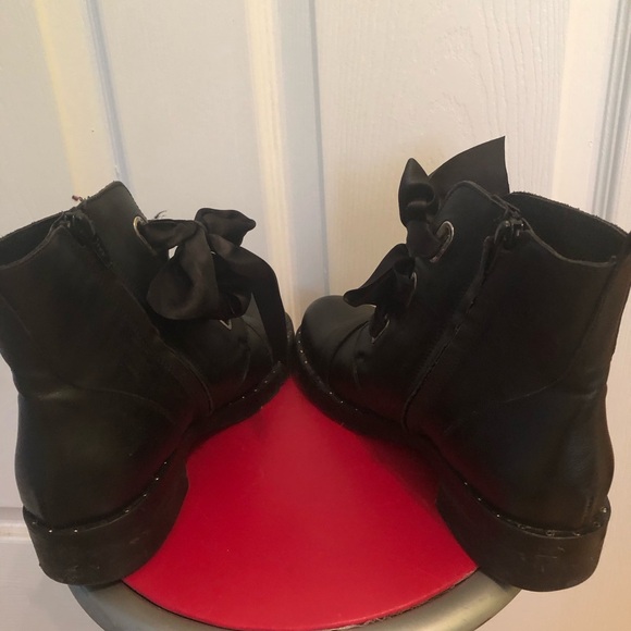 OVYE Italian leather ankle boots, black leather, size 8-8.5,, lace ribbon front - Picture 3 of 7